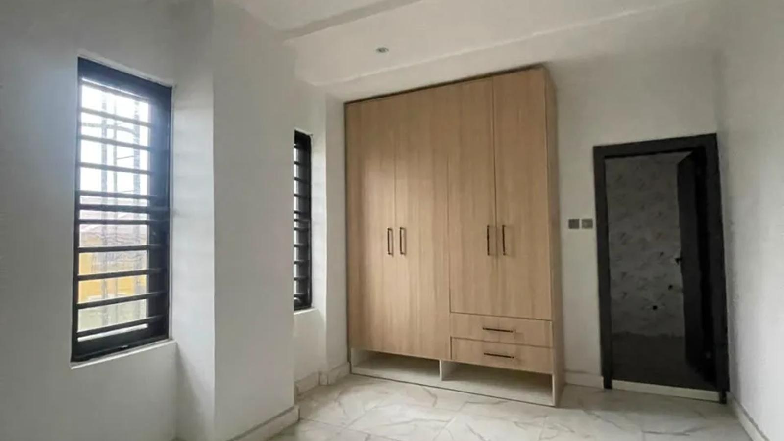 5 BEDROOM TERRACE