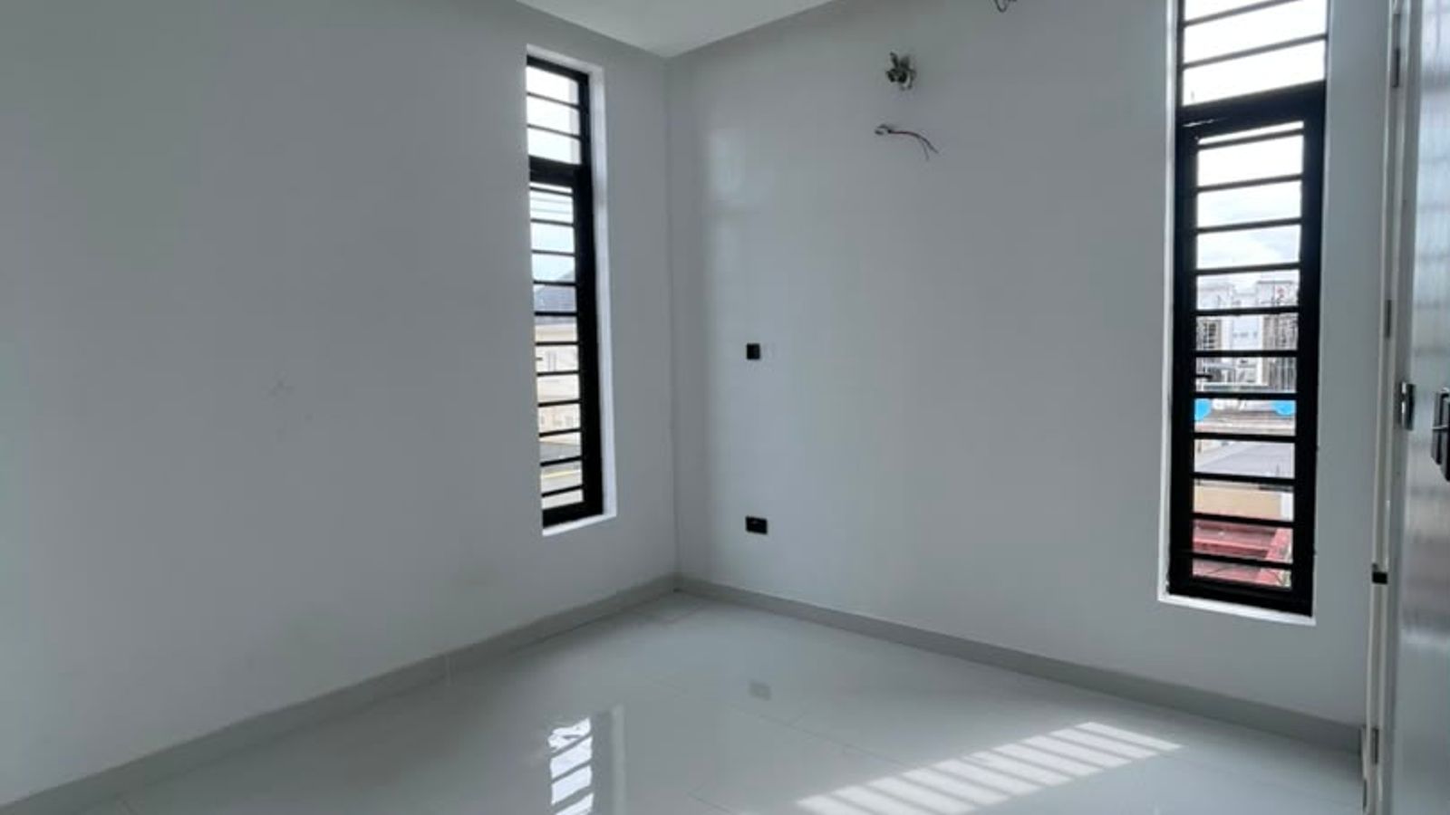 5 Bedroom Fully Detached Duplex