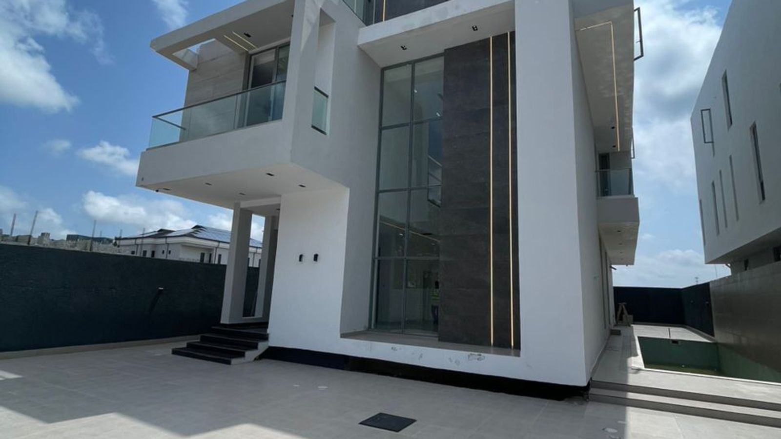 5 Bedroom Fully Detached Duplex