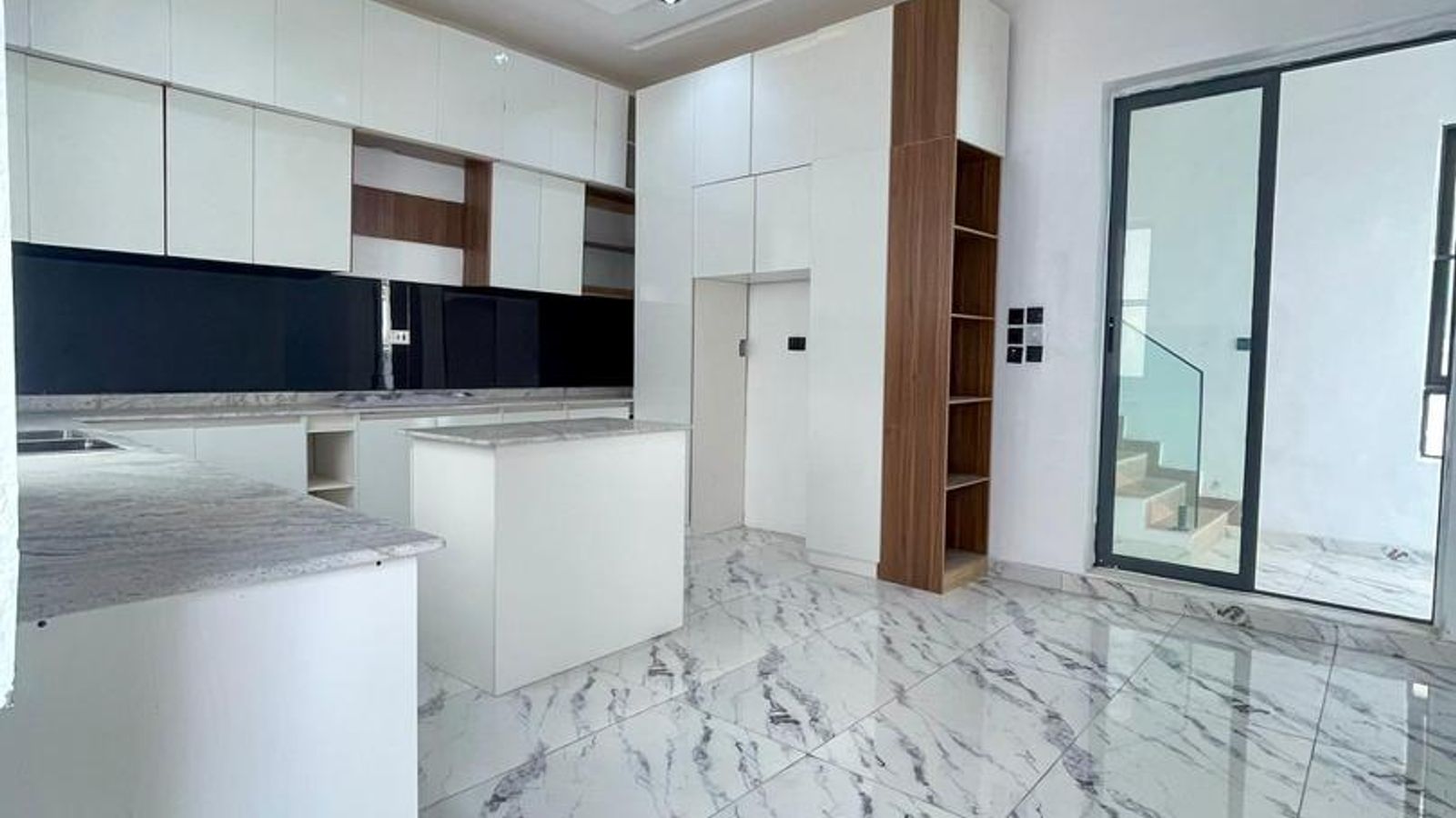 5 Bedroom Fully Detached Duplex