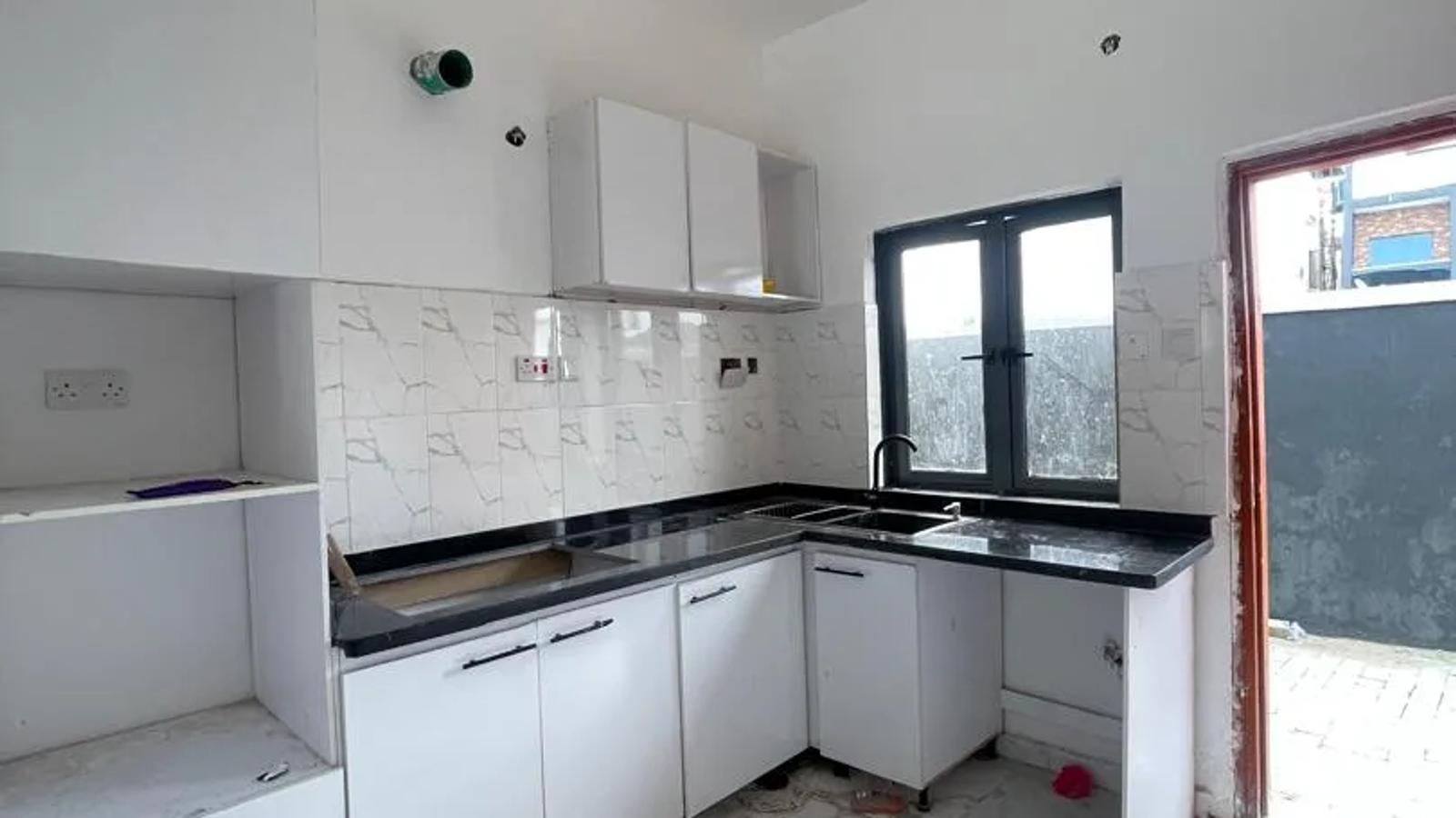 5 Bedroom Fully Detached Duplex