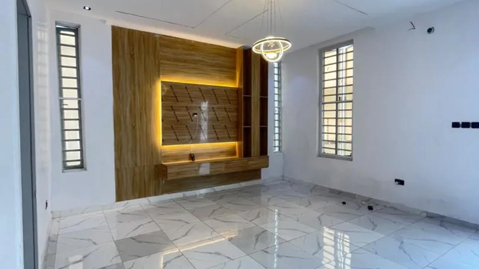 4 BEDROOM FULLY DETACHED DUPLEX