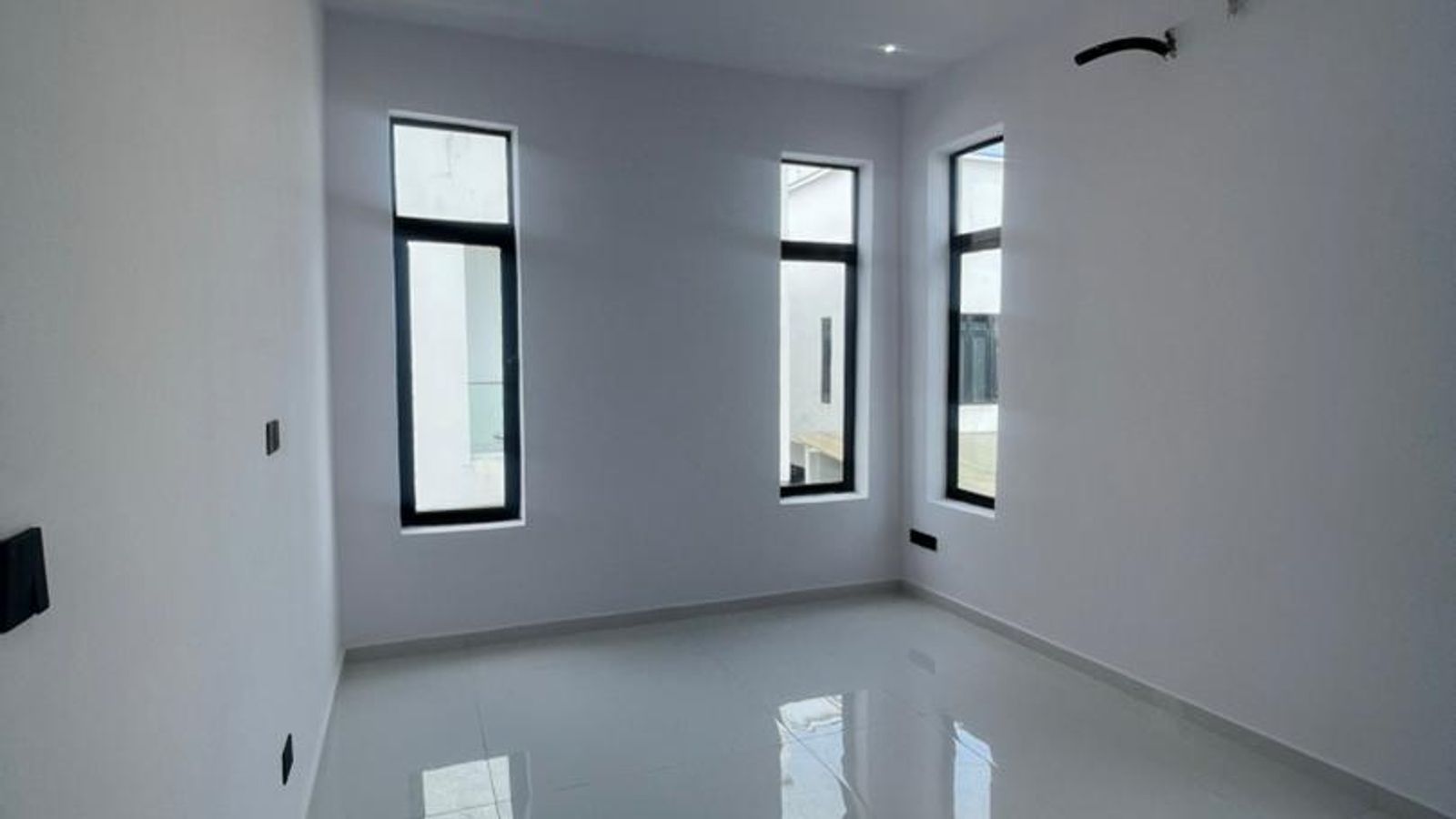5 Bedroom Fully Detached Duplex