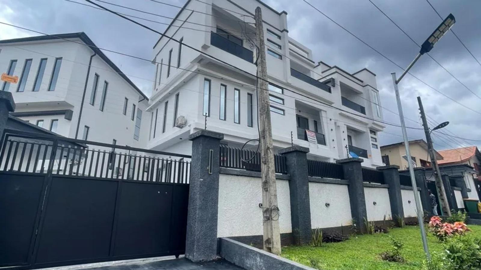 6 Bedroom Fully Detached Duplex