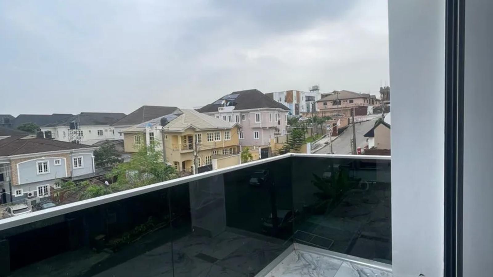4 BEDROOM SEMI-DETACHED DUPLEX