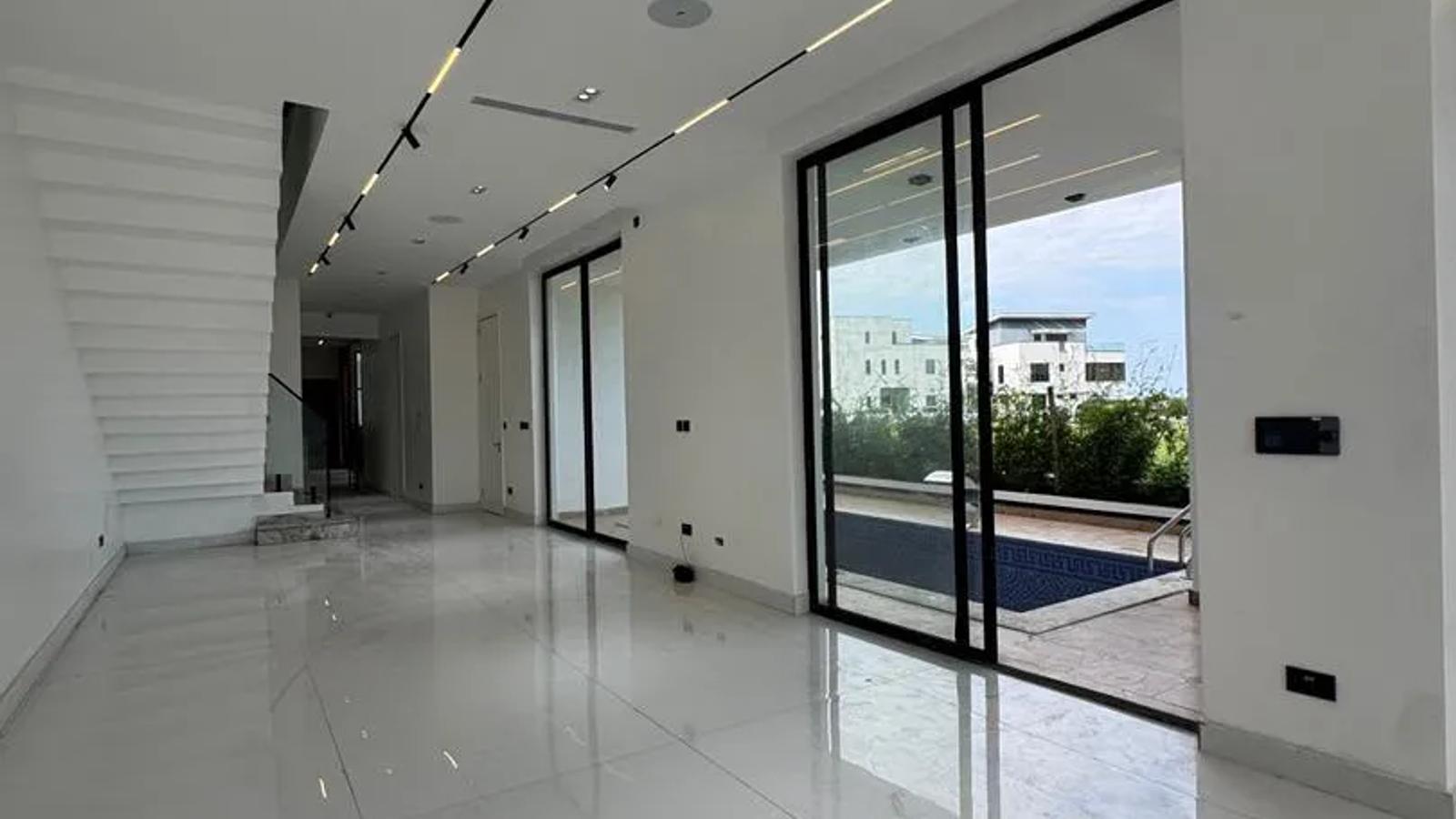5 Bedroom Fully Detached Duplex