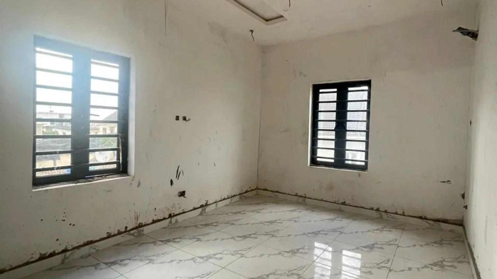 6 Bedroom Fully Detached Duplex
