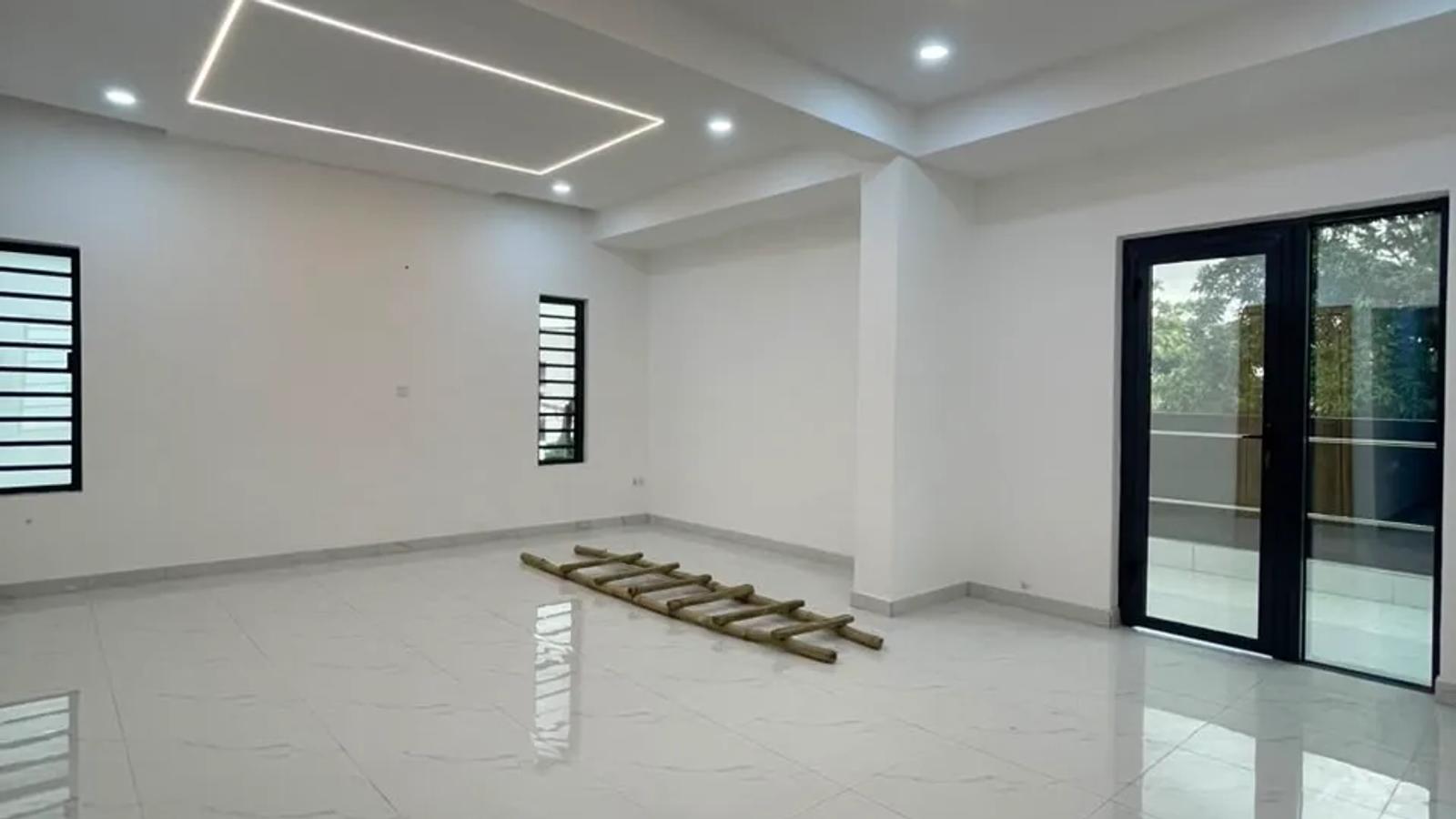 5 BEDROOM FULLY DETACHED DUPLEX WITH BQ
