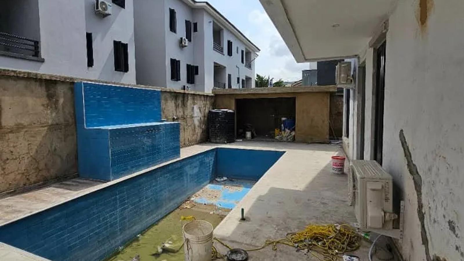 6 Bedroom Fully Detached Duplex