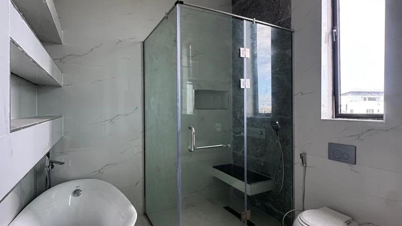 5 Bedroom Fully Detached Duplex