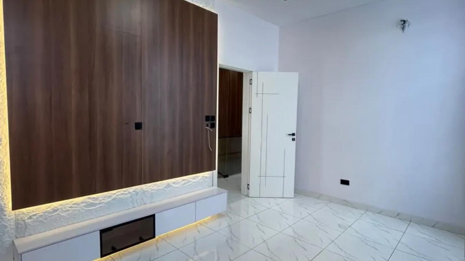 5 Bedroom Fully Detached Duplex