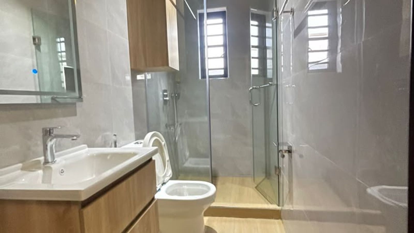 5 Bedroom Fully Detached Duplex
