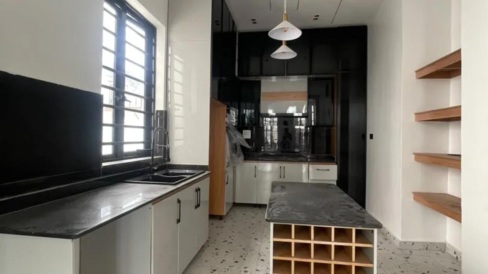 4 BEDROOM FULLY-DETACHED DUPLEX WITH BQ