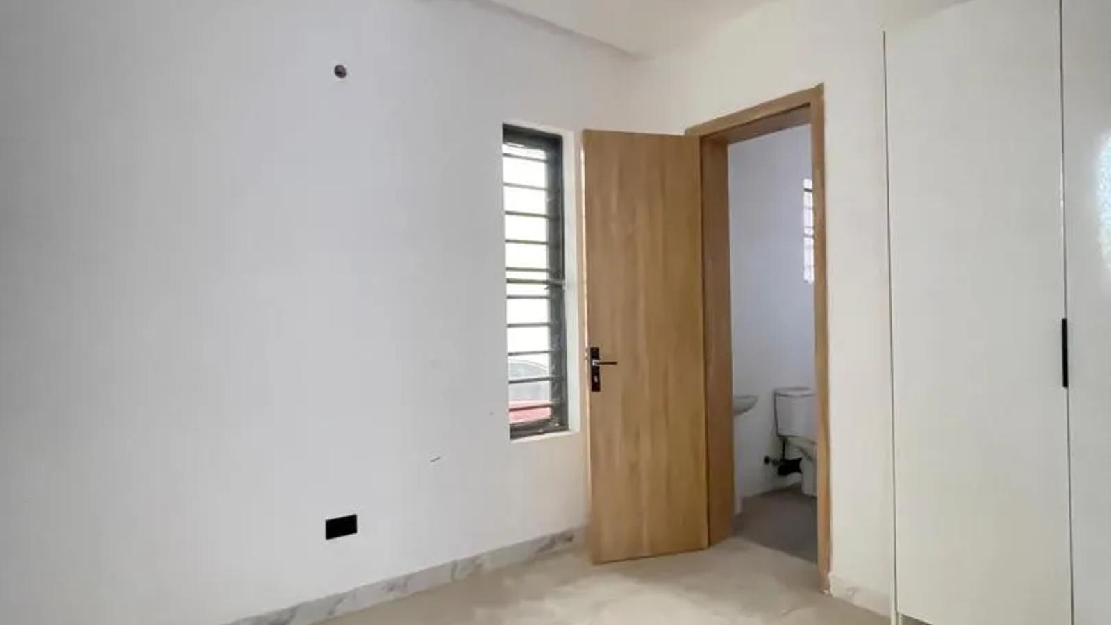 5 Bedroom Semi Detached Duplex