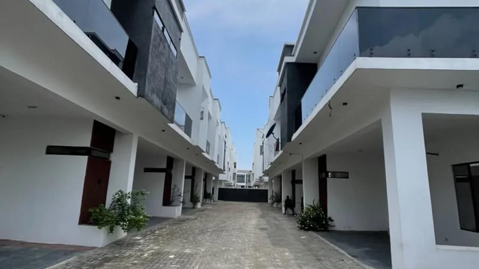 3 BEDROOM TERRACE DUPLEX WITH BQ