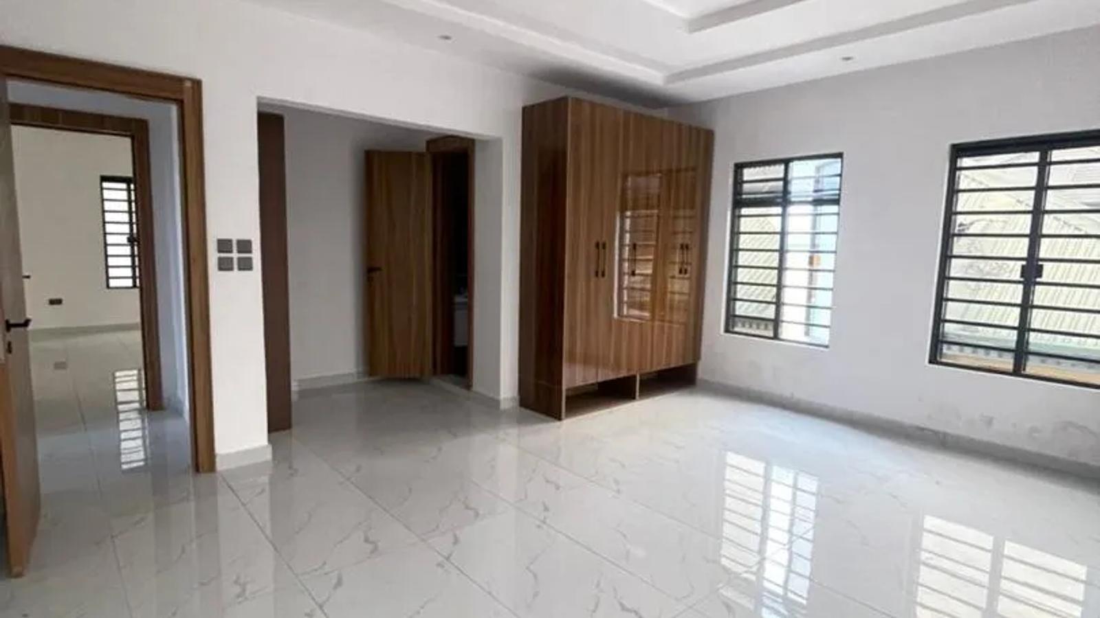5 Bedroom Fully Detached Duplex