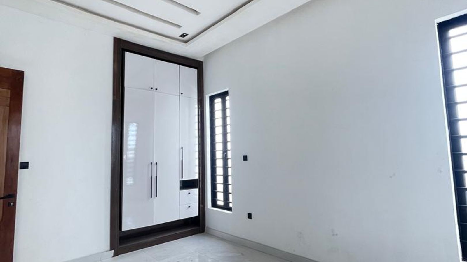 6 Bedroom Fully Detached Duplex