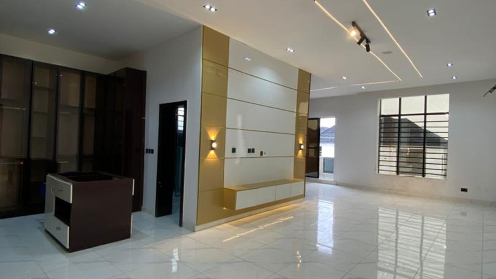 5 Bedroom Fully Detached Duplex