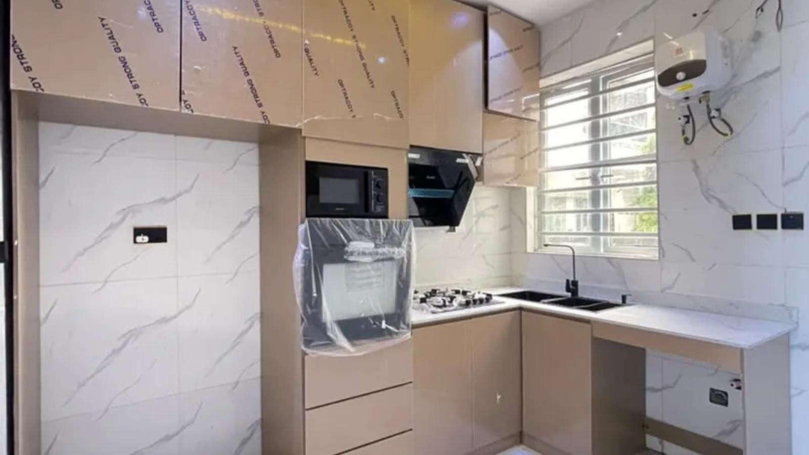 4 BEDROOM FULLY DETACHED DUPLEX