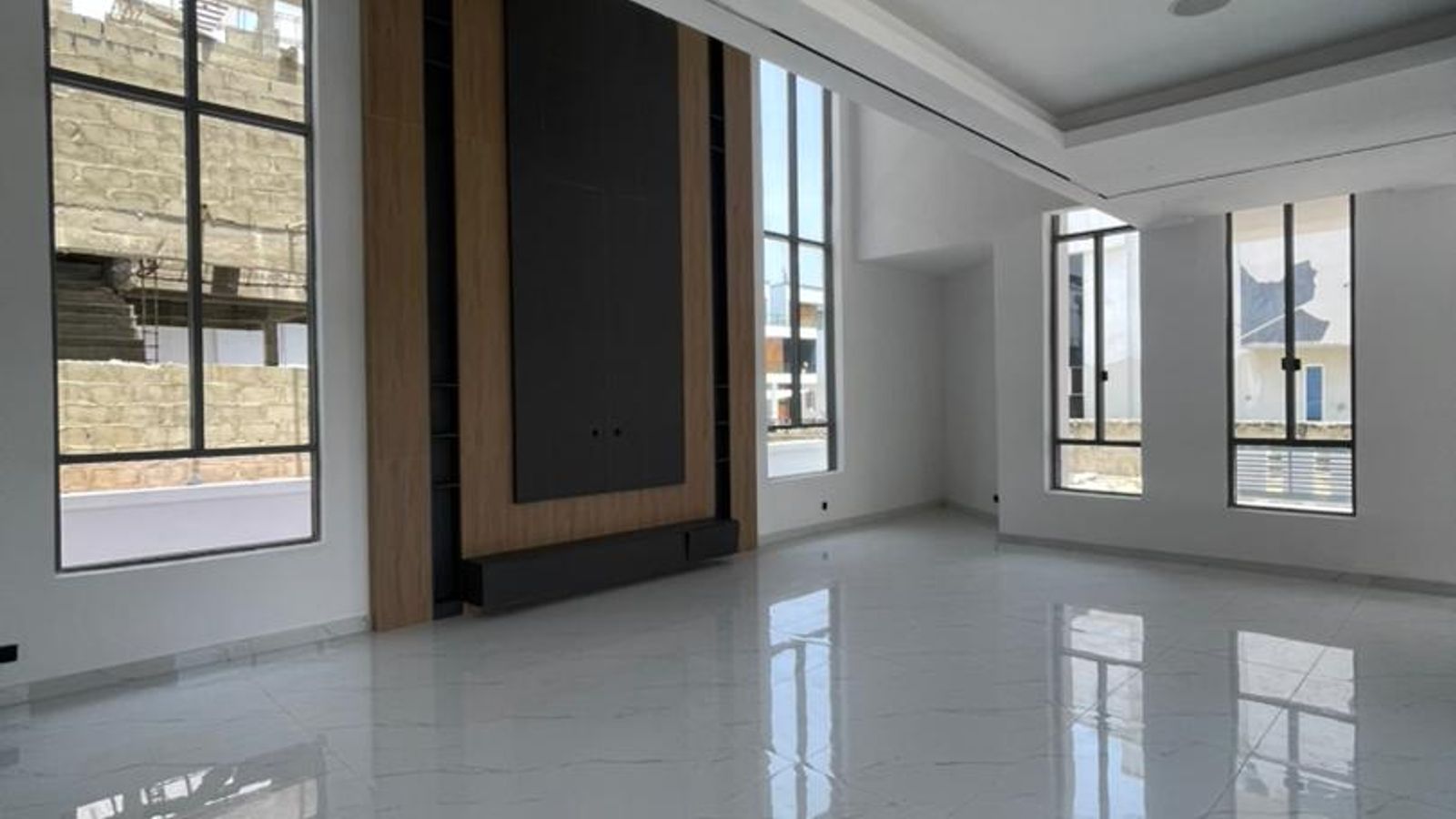 5 Bedroom Fully Detached Duplex