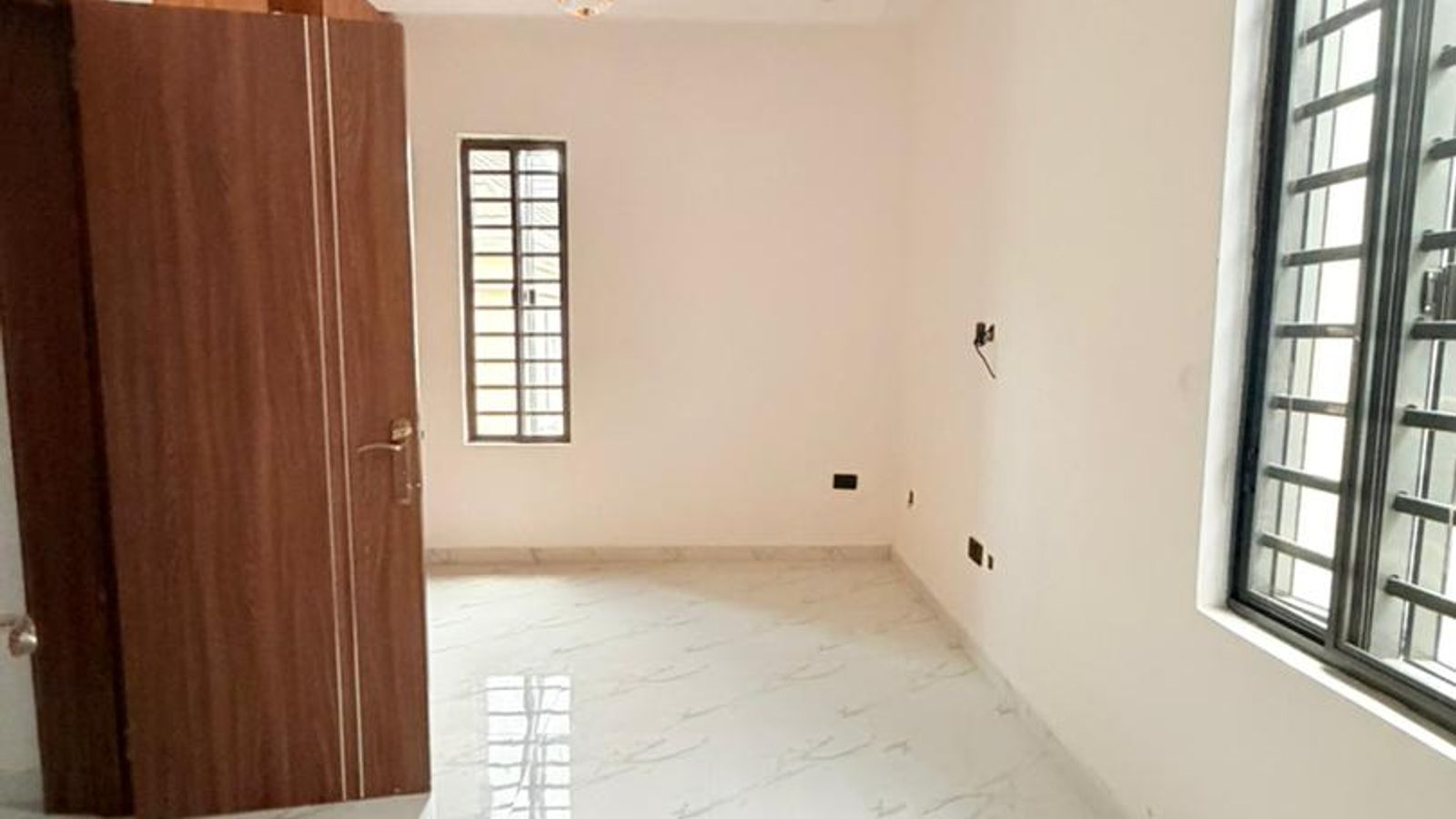 5 Bedroom Fully Detached Duplex