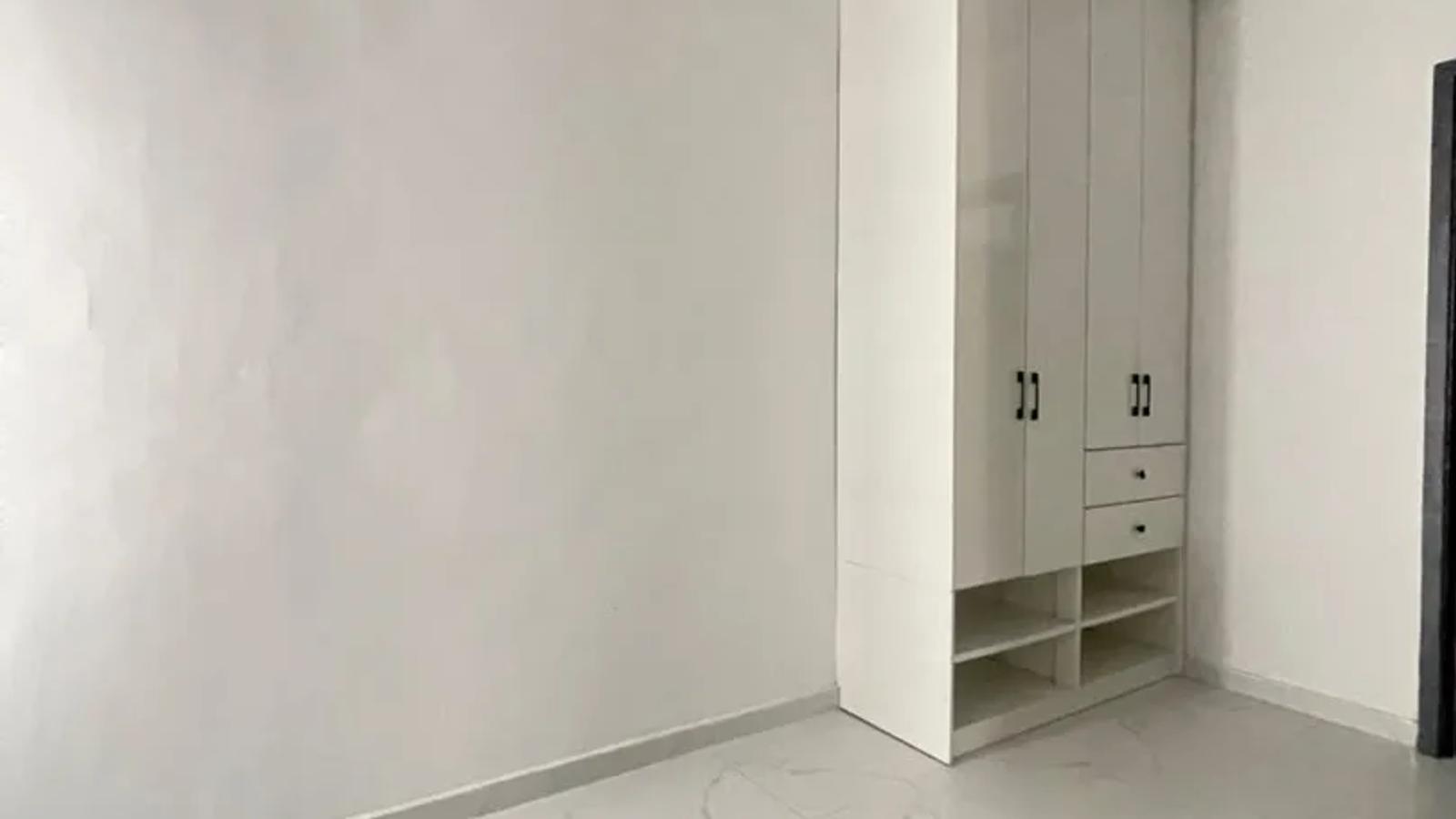 4 BEDROOM FULLY DETACHED DUPLEX