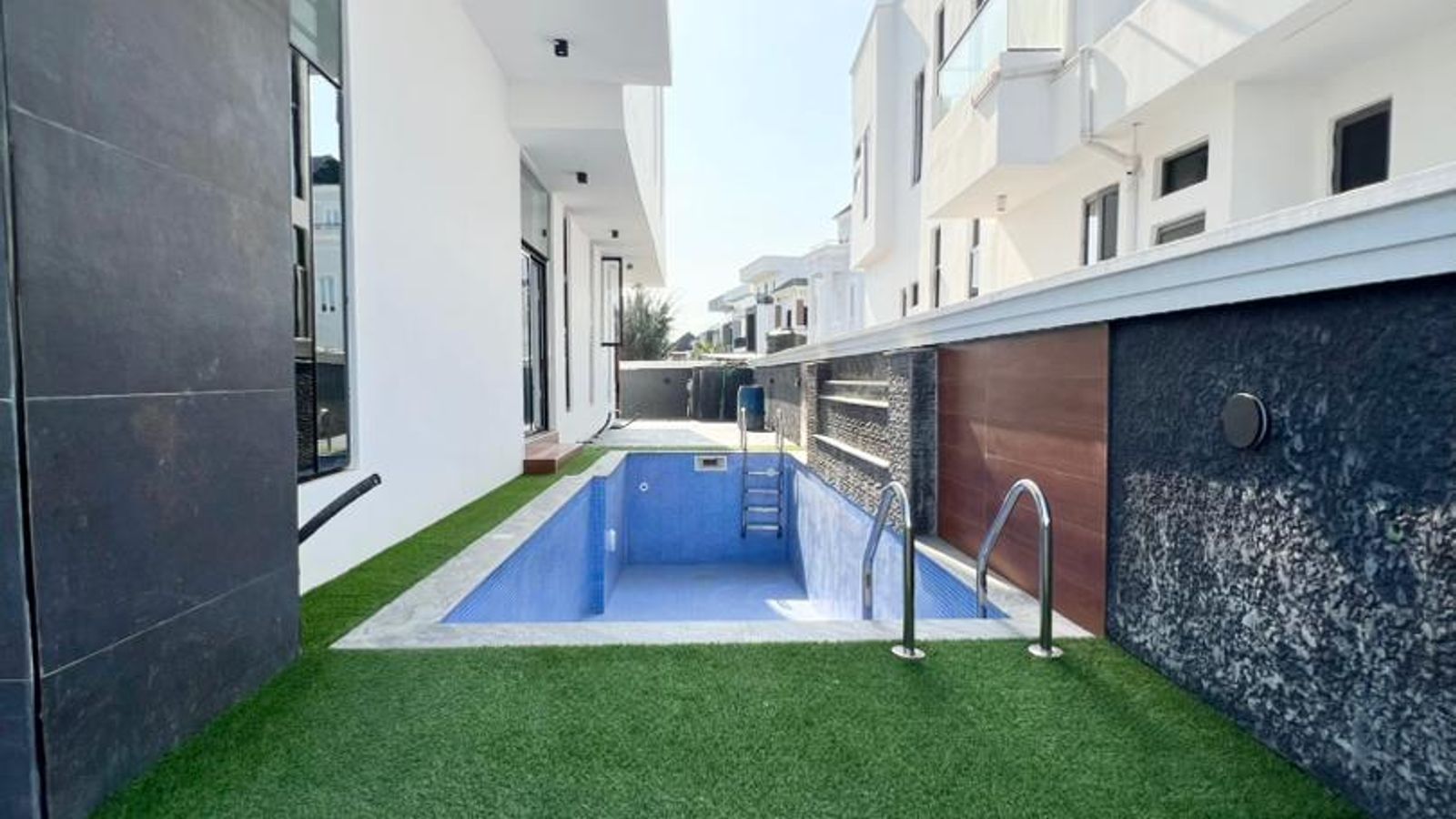 5 Bedroom Fully Detached Duplex