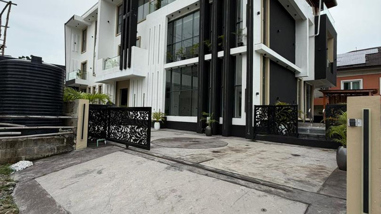 5 Bedroom Fully Detached Duplex