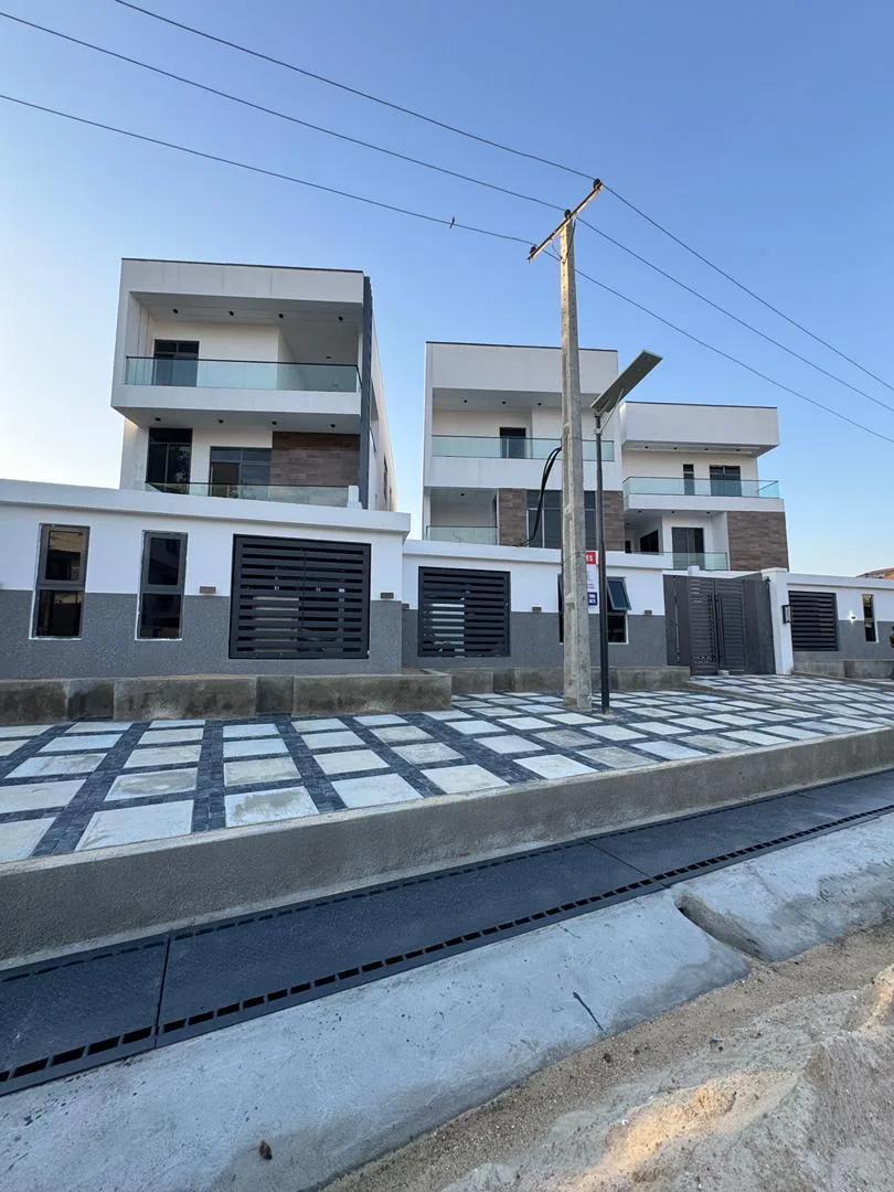 5 Bedroom Fully Detached Duplex