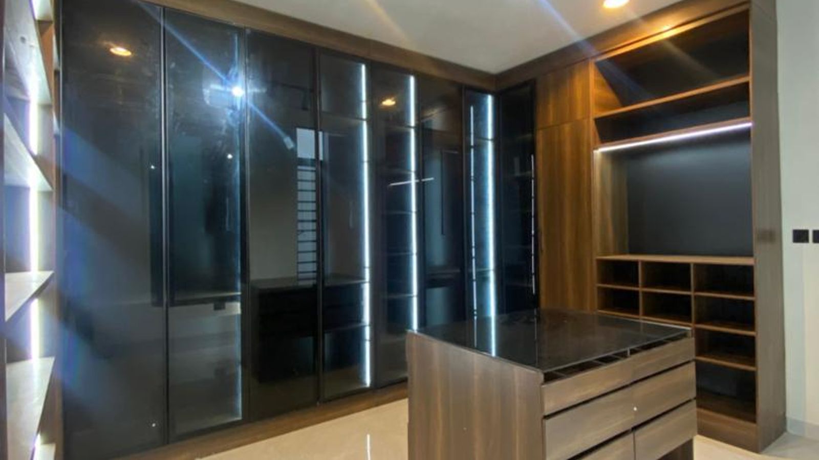 5 Bedroom Fully Detached Duplex