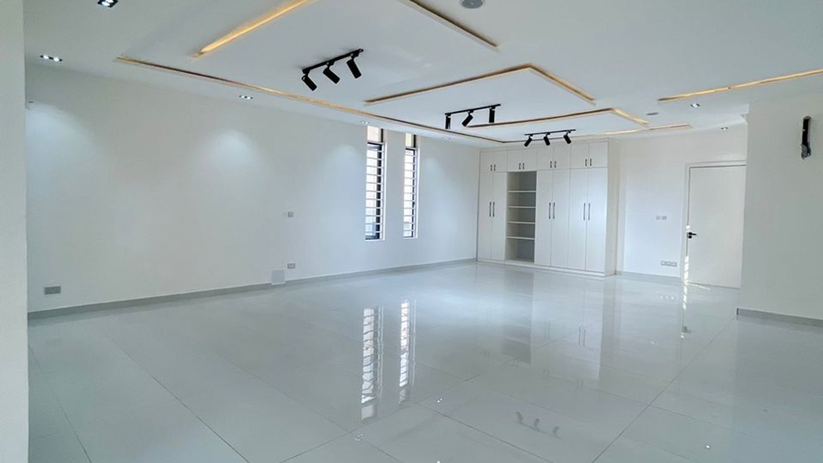 5 Bedroom Fully Detached Duplex