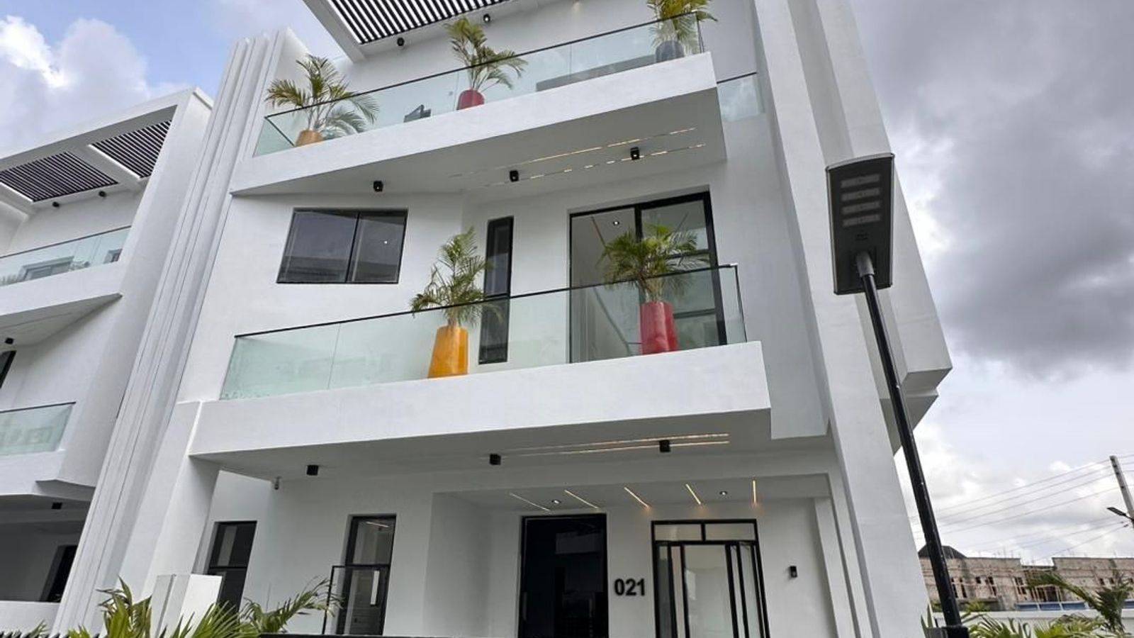 5 Bedroom Fully Detached Duplex