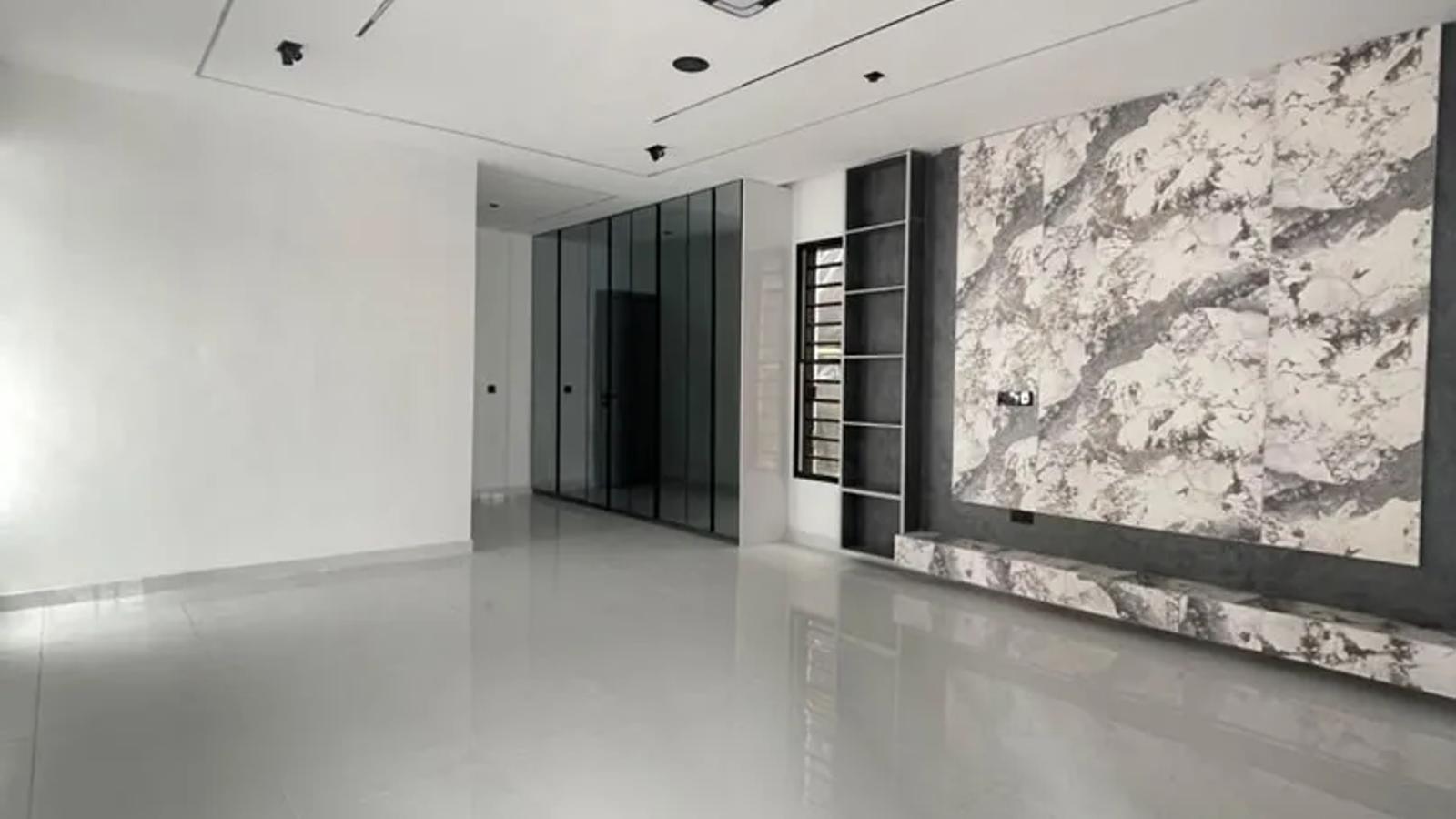 5 BEDROOM FULLY DETACHED DUPLEX