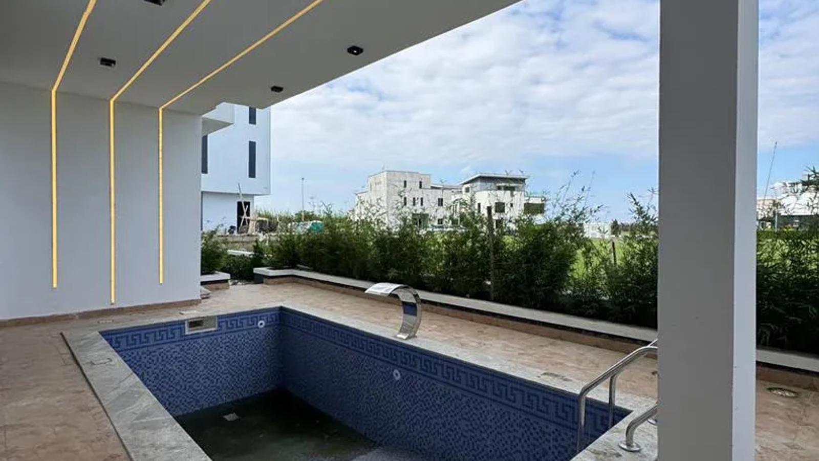 5 Bedroom Fully Detached Duplex