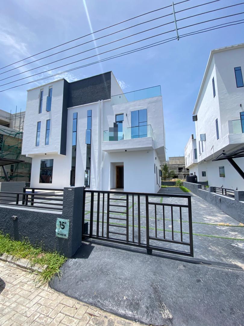 5 Bedroom Fully Detached Duplex