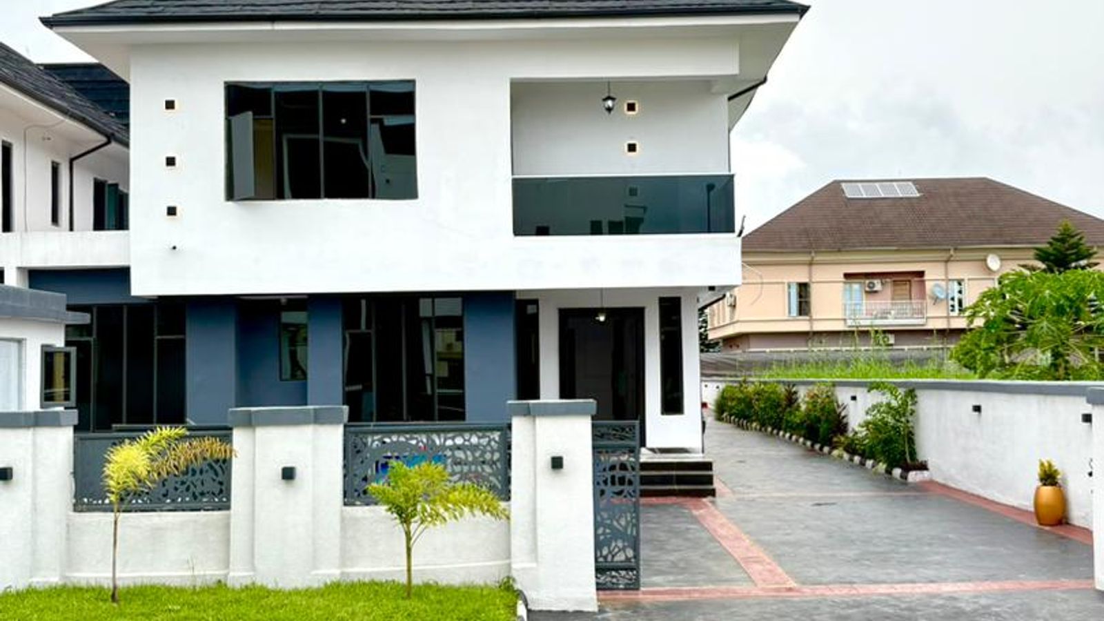 6 Bedroom Fully Detached Duplex