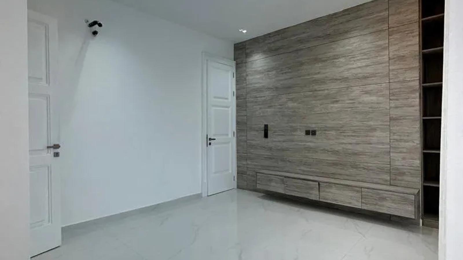 5 Bedroom Fully Detached Duplex