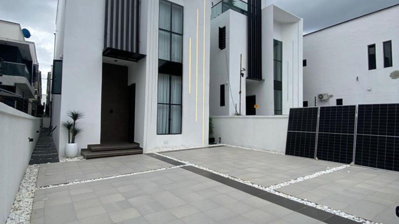 5 Bedroom Fully Detached Duplex