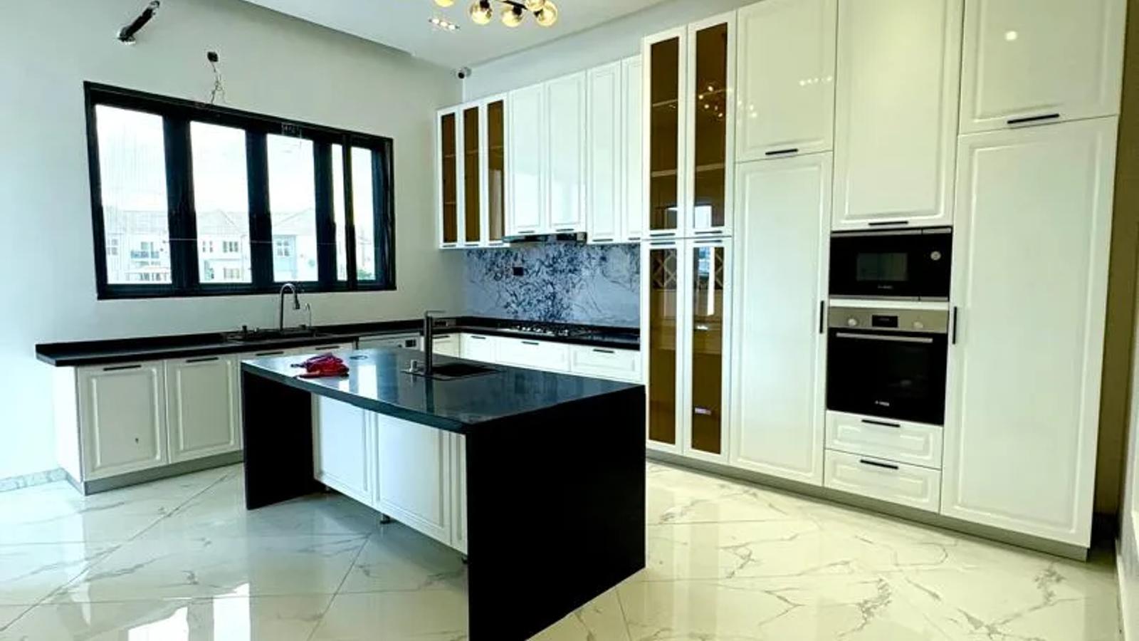 7 Bedroom Fully Detached Duplex