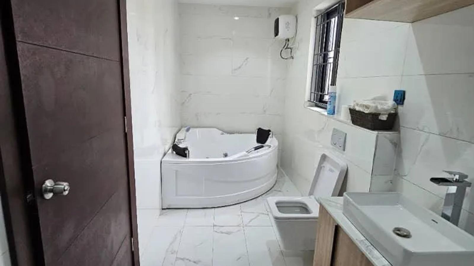 6 Bedroom Fully Detached Duplex