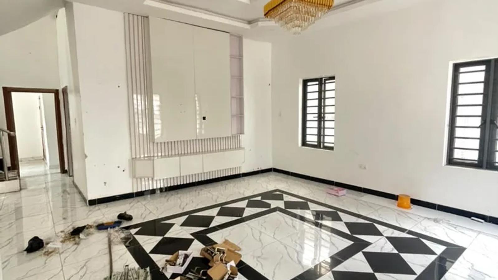 5 Bedroom Fully Detached Duplex