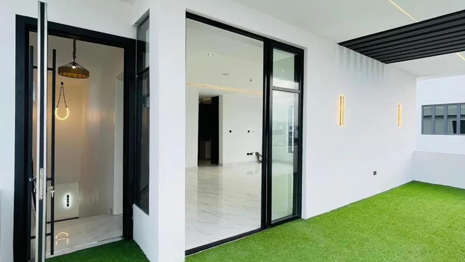 5 Bedroom Fully Detached Duplex
