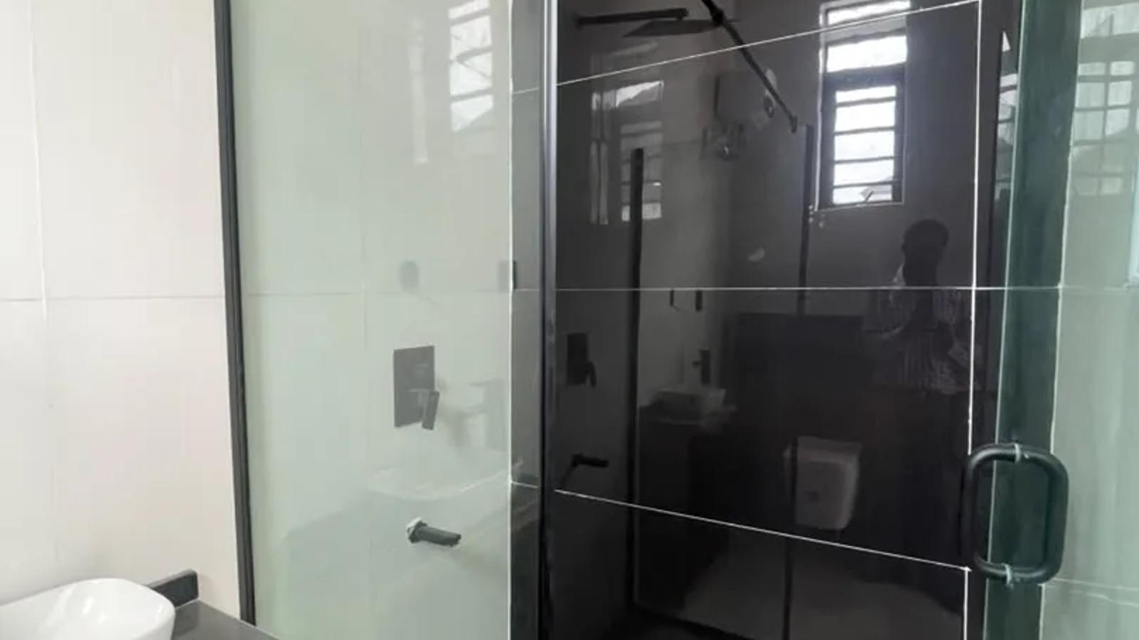 4 BEDROOM FULLY-DETACHED DUPLEX WITH BQ