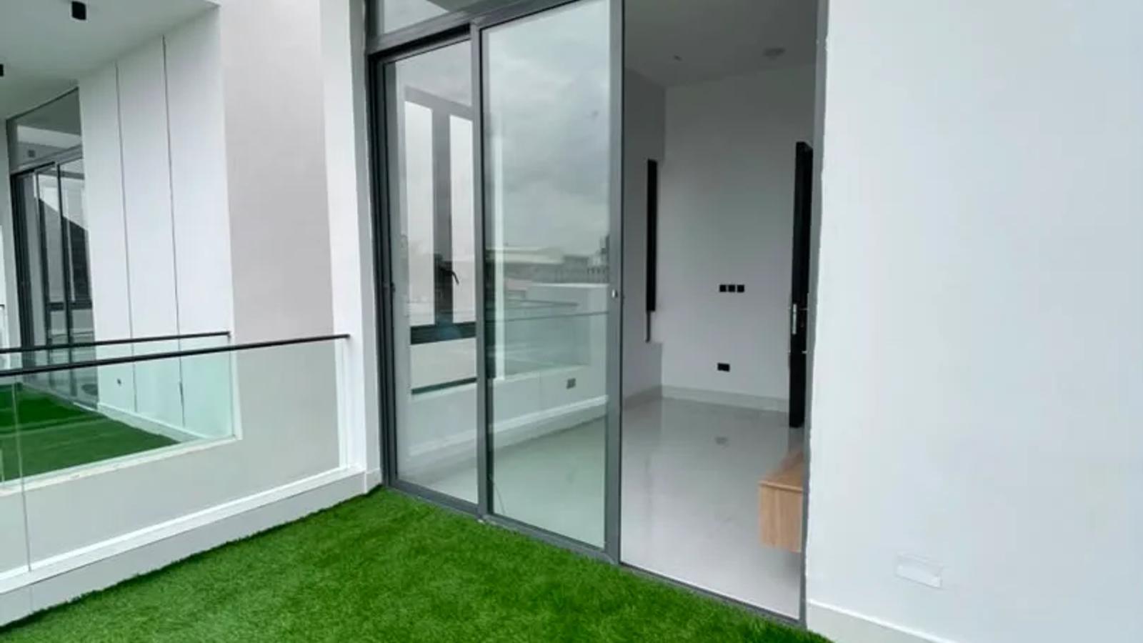 5 Bedroom Fully Detached Duplex