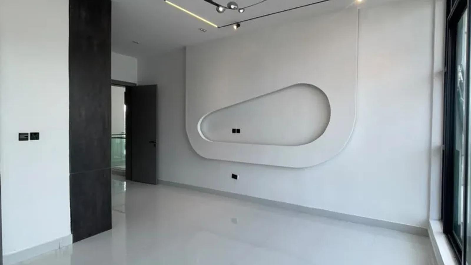 5 Bedroom Fully Detached Duplex