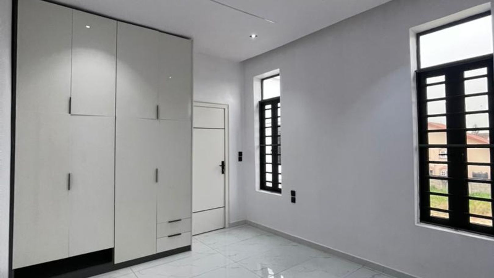 5 Bedroom Fully Detached Duplex