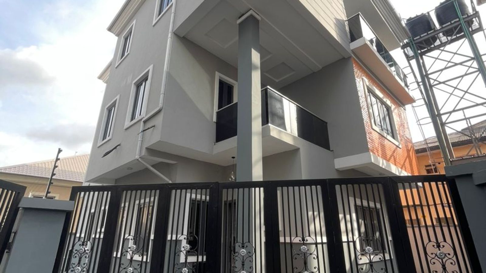 5 Bedroom Fully Detached Duplex