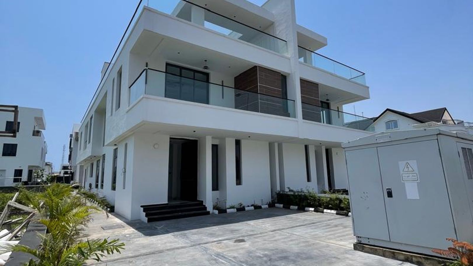5 Bedroom Fully Detached Duplex