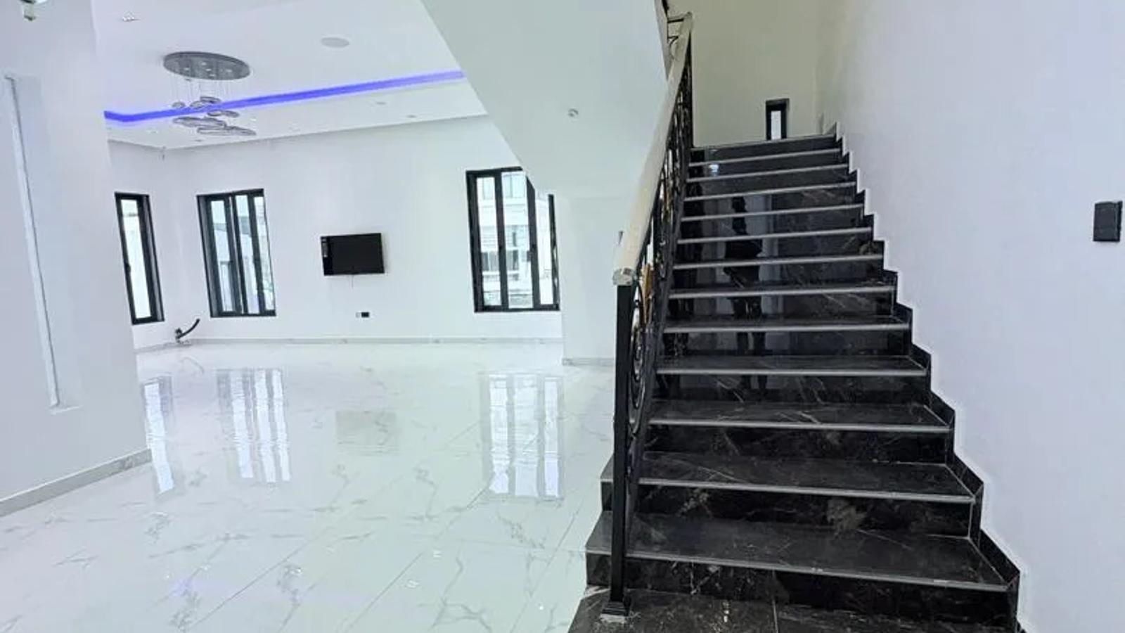 7 Bedroom Fully Detached Duplex