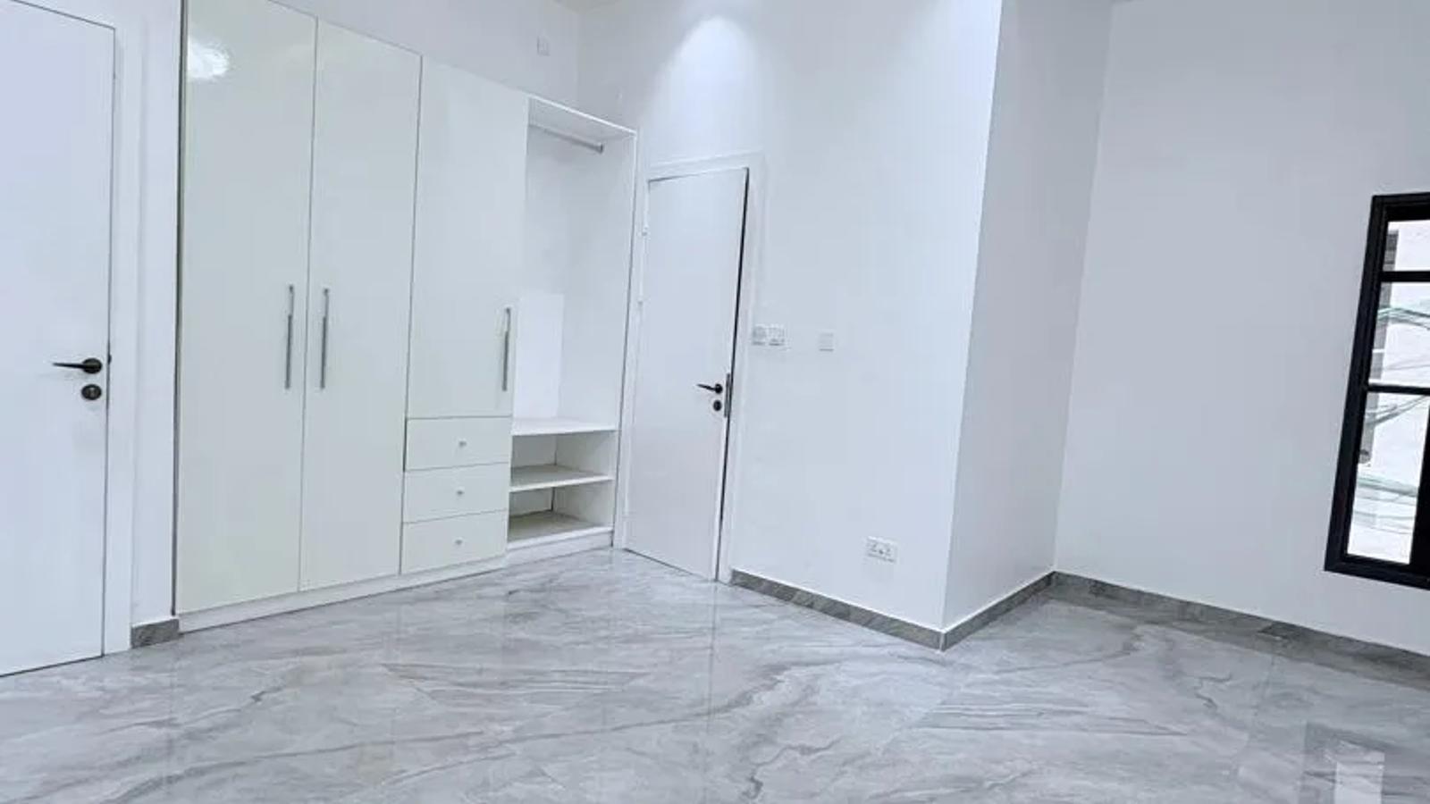 5 Bedroom Fully Detached Duplex